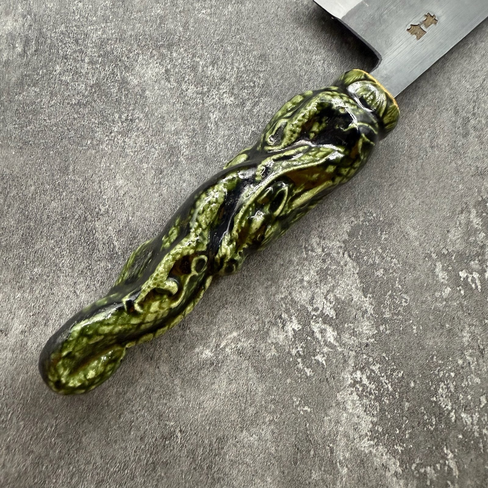 義弘 青二鋼 黑打 菜切 165mm "龍"瀨戶織部燒手柄