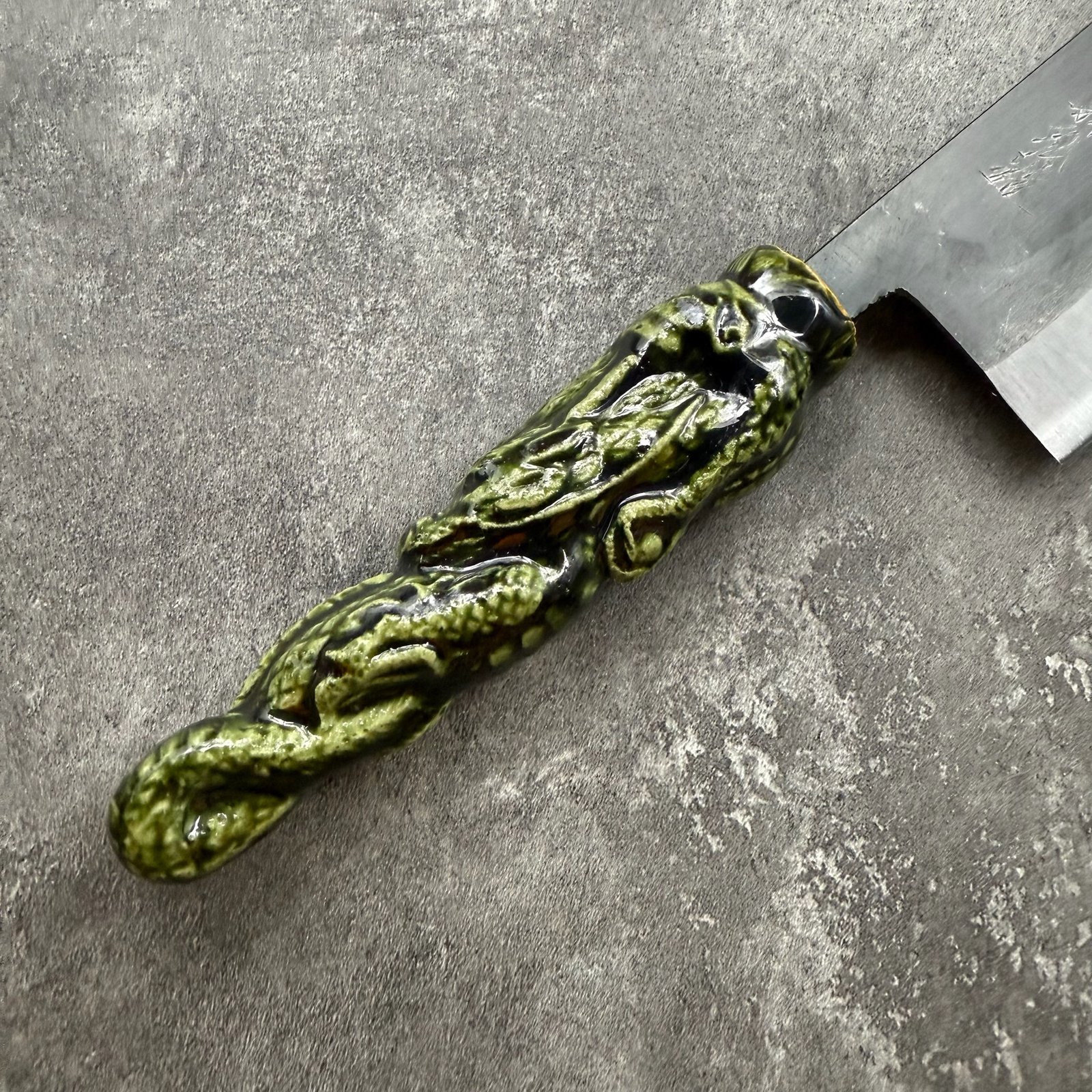 義弘 青二鋼 黑打 菜切 165mm "龍"瀨戶織部燒手柄