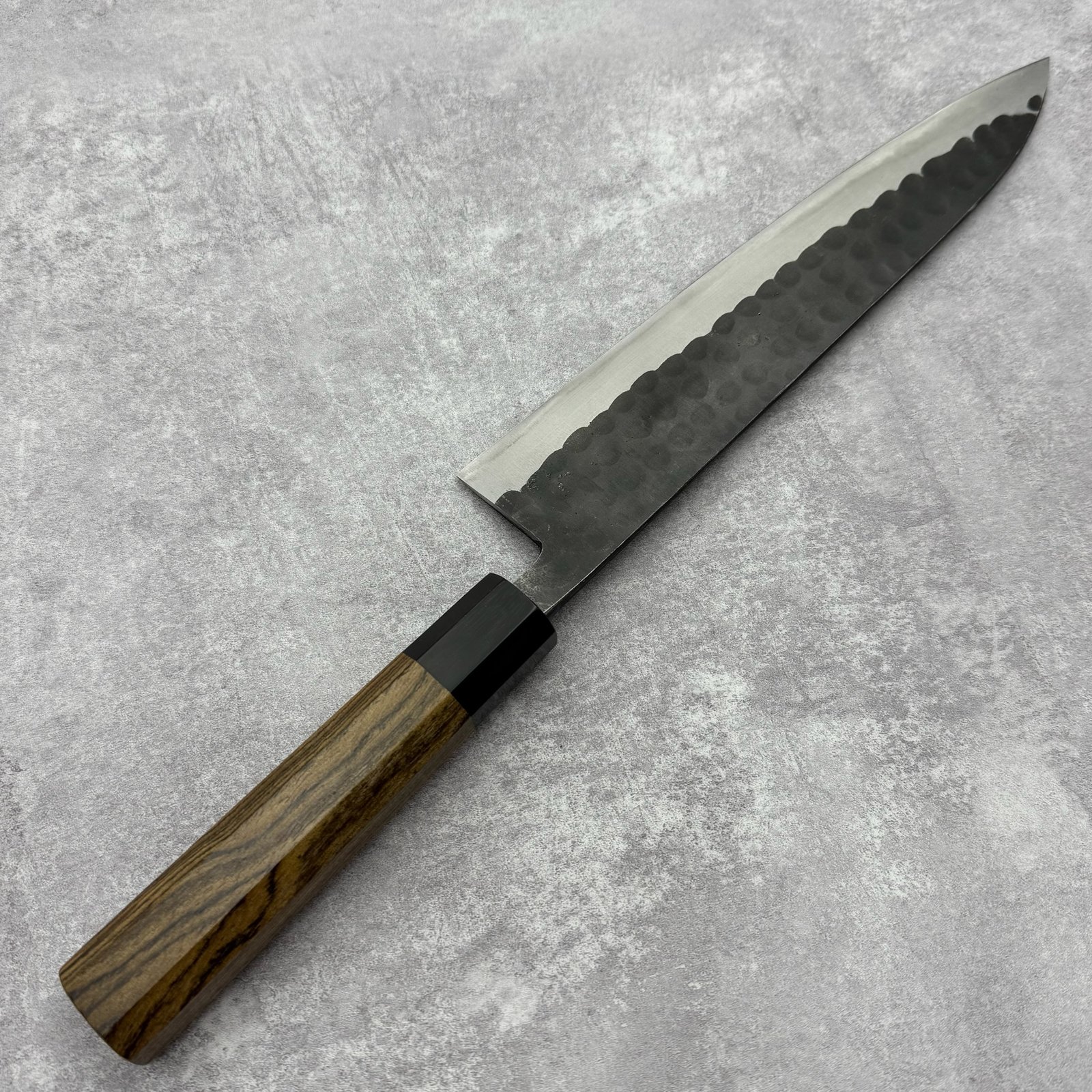 宗利製作所 x 鶴巻興市 白二鋼 黑打 槌目 牛刀 240mm